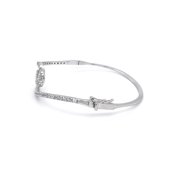 Vòng tay nữ với đá zircon trắng và vàng trắng
