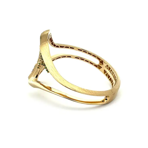 Vòng tay nữ bằng vàng với đá xanh