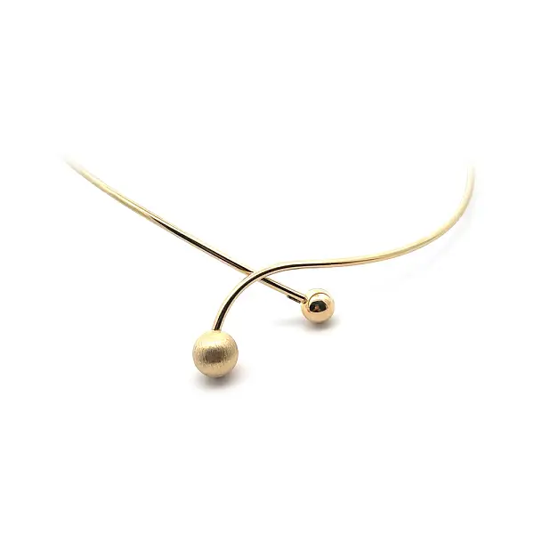 Vòng cổ vàng cố định với hạt tròn