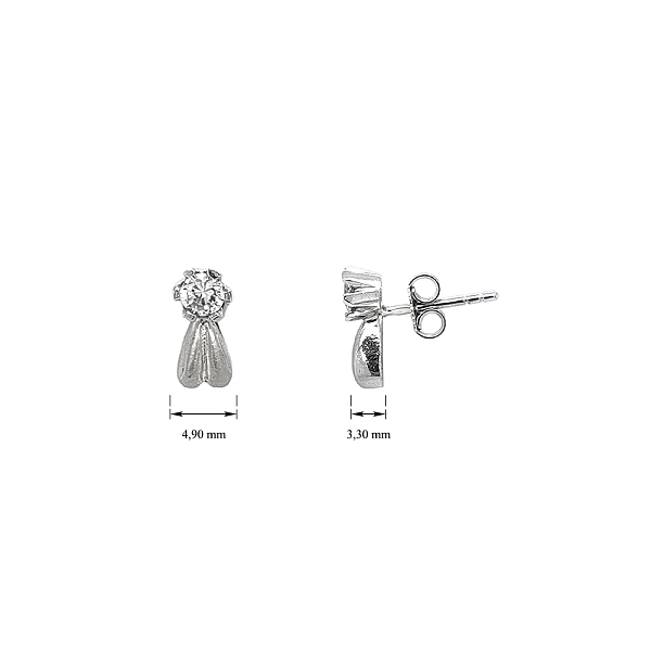 Vòng tai làm từ vàng trắng kết hợp với đá zircon trong thiết kế tương phản giữa bề mặt mờ và sáng bóng