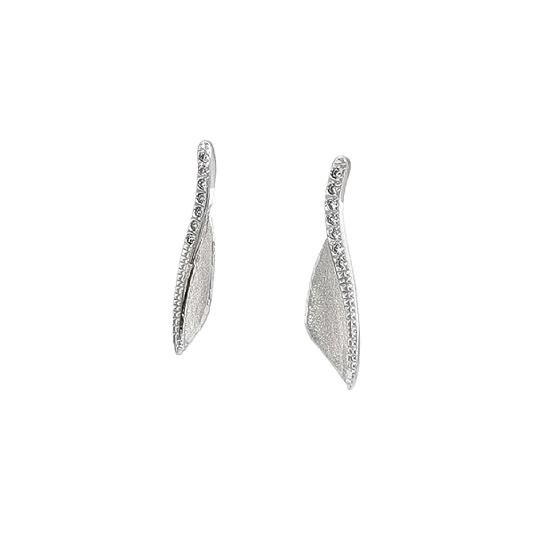 Ánh sáng tối giản của zircon trong vàng trắng mềm mại