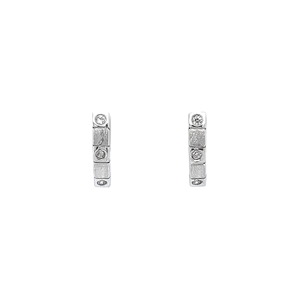 Vòng tai vàng trắng tinh khiết với đá zircon lấp lánh