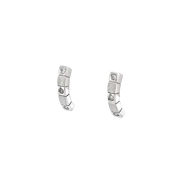 Vòng tai vàng trắng tinh khiết với đá zircon lấp lánh