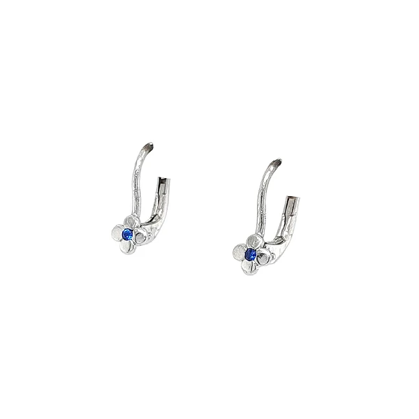 Bông tai vàng trắng hình hoa với đá sapphire
