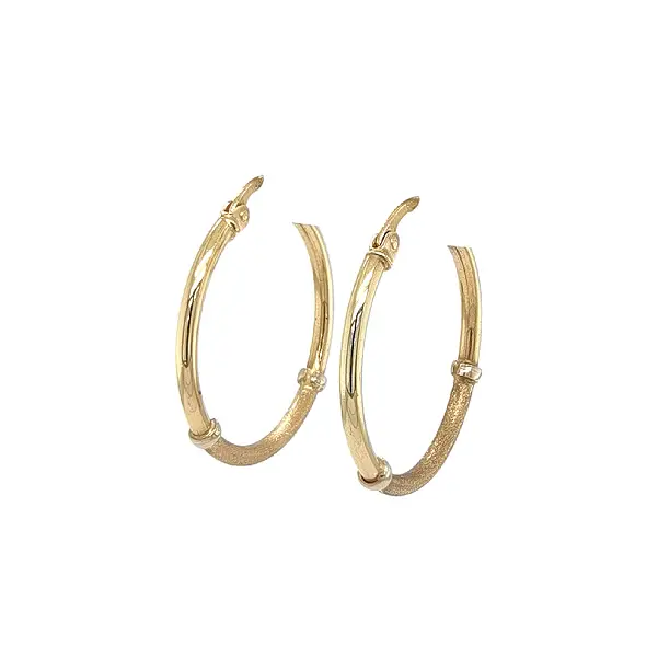 Vòng tai tròn độc đáo kết hợp giữa ánh kim và bề mặt mờ