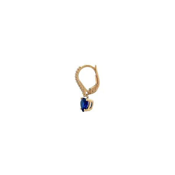 Những đôi bông tai dáng dài thanh lịch, được trang trí bằng đá sapphire và zircon