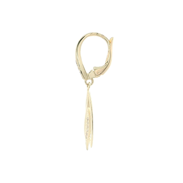 Vòng tai vàng với đá zircon lấp lánh trong thiết kế sang trọng
