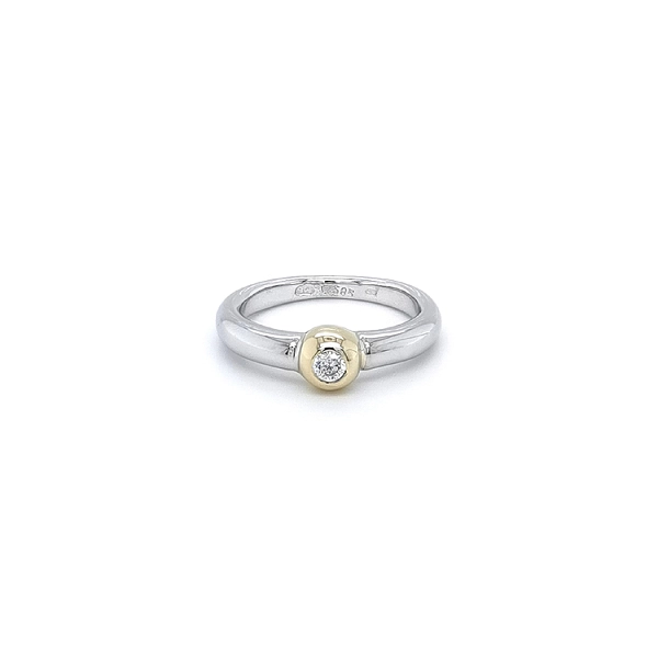 Nhẫn đính đá zircon làm từ vàng kết hợp