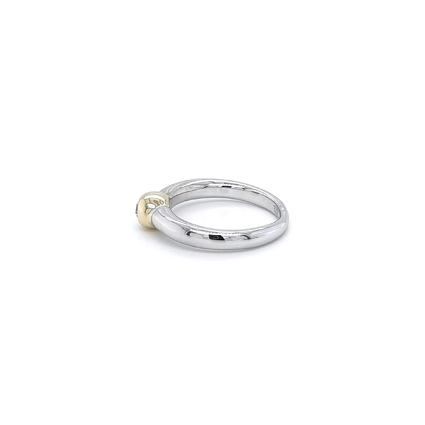 Nhẫn đính đá zircon làm từ vàng kết hợp