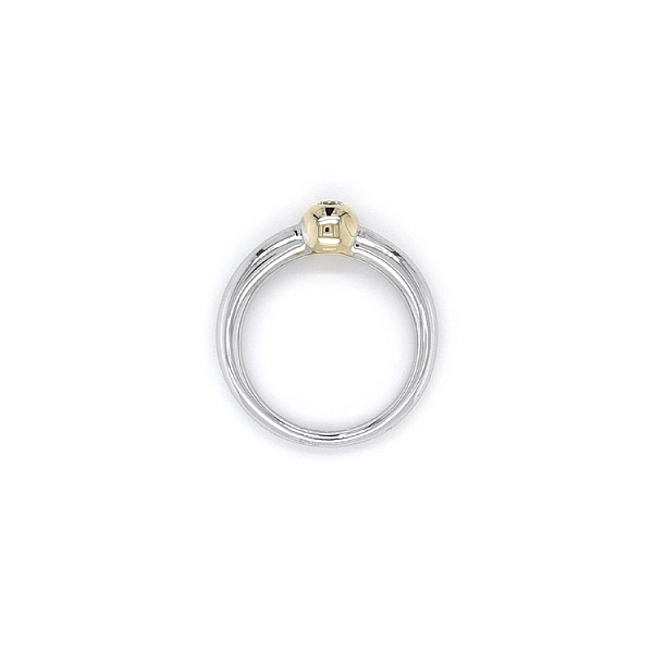 Nhẫn đính đá zircon làm từ vàng kết hợp