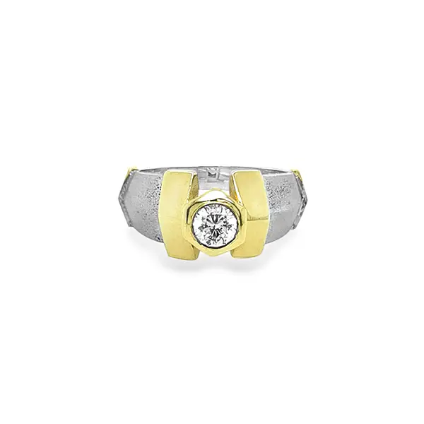 Nhẫn vàng đính đá zircon