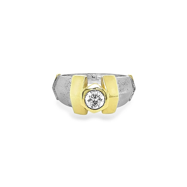 Nhẫn vàng đính đá zircon