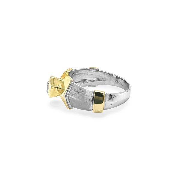 Nhẫn vàng đính đá zircon