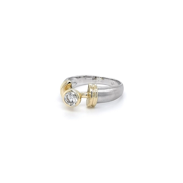 Nhẫn đính đá zircon làm từ vàng kết hợp