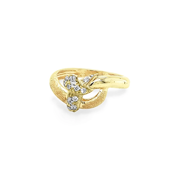 Nhẫn vàng đính đá zircon