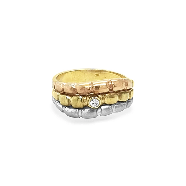 Nhẫn vàng đính zircon làm từ vàng kết hợp