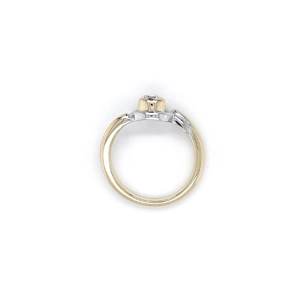 Nhẫn đính đá zircon làm từ vàng kết hợp