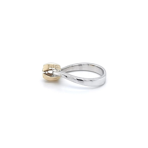 Nhẫn đính đá zircon làm từ vàng kết hợp