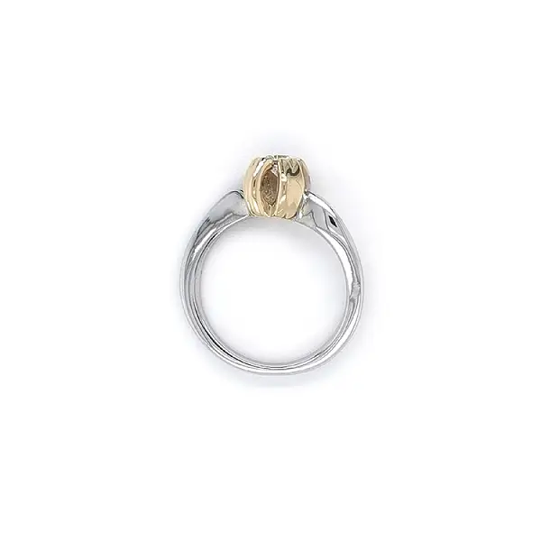 Nhẫn đính đá zircon làm từ vàng kết hợp