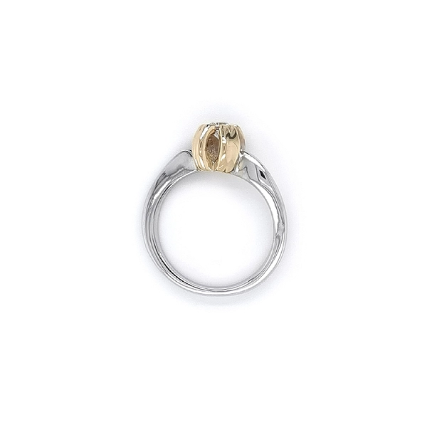 Nhẫn đính đá zircon làm từ vàng kết hợp