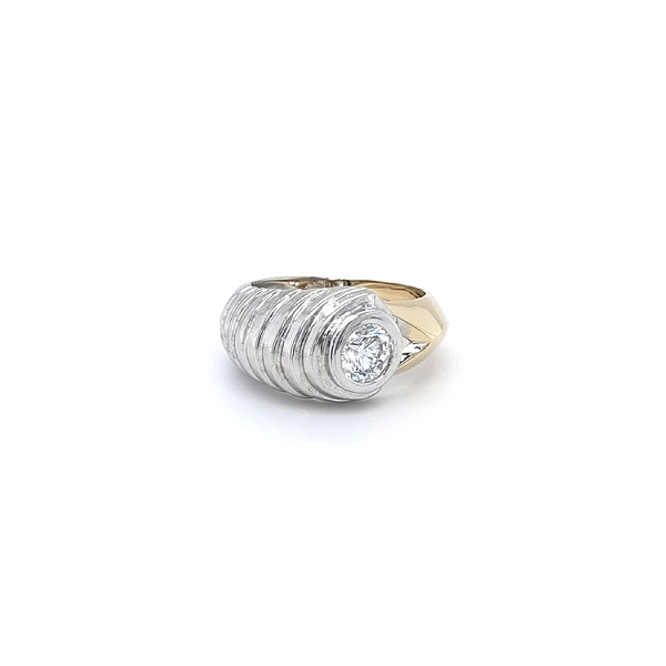 Nhẫn đính đá zircon làm từ vàng kết hợp
