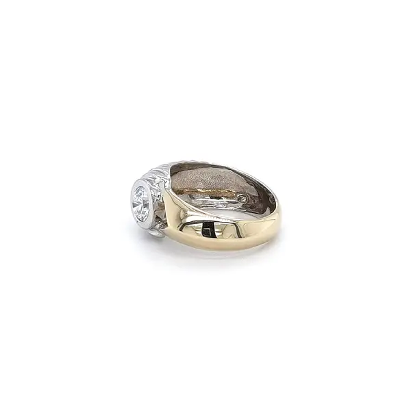 Nhẫn đính đá zircon làm từ vàng kết hợp