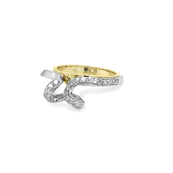 Nhẫn vàng đính đá zircon