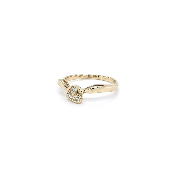 Nhẫn vàng đính đá zircon