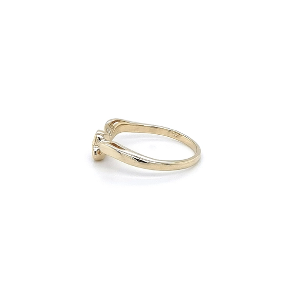 Nhẫn vàng đính đá zircon