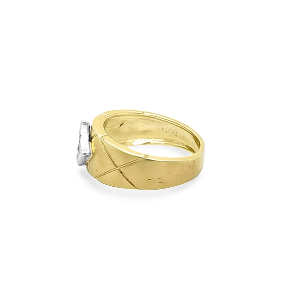 Nhẫn vàng đính đá zircon