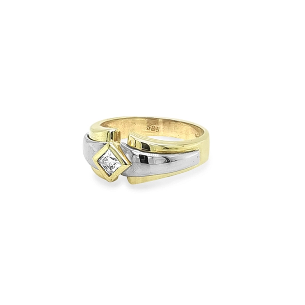 Nhẫn vàng đính zircon làm từ vàng kết hợp