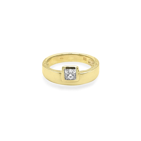 Nhẫn vàng đính đá zircon