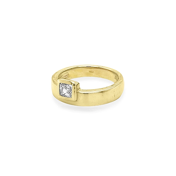Nhẫn vàng đính đá zircon