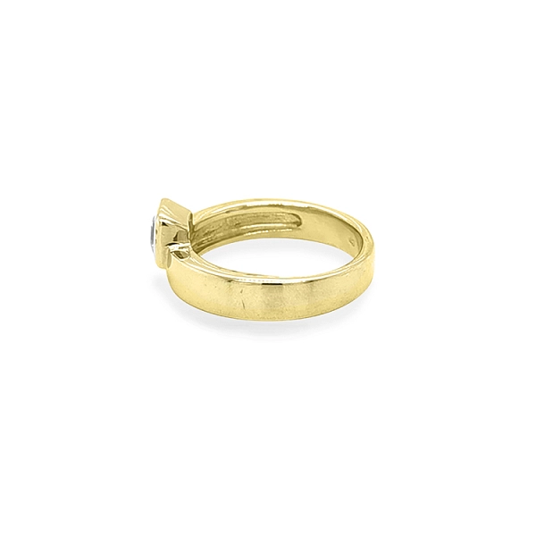 Nhẫn vàng đính đá zircon