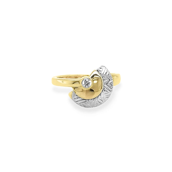 Nhẫn vàng đính zircon làm từ vàng kết hợp