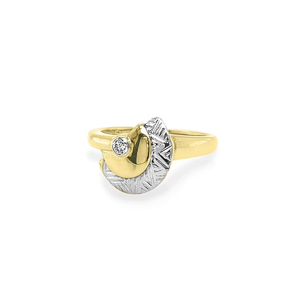 Nhẫn vàng đính zircon làm từ vàng kết hợp