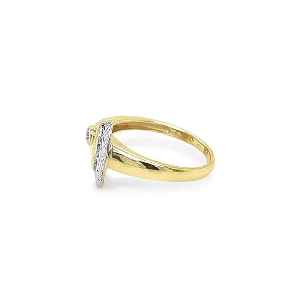 Nhẫn vàng đính zircon làm từ vàng kết hợp
