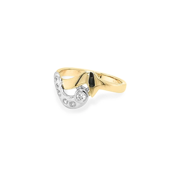 Nhẫn vàng đính đá zircon làm từ vàng kết hợp