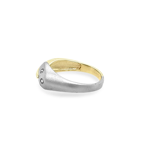 Nhẫn vàng đính đá zircon