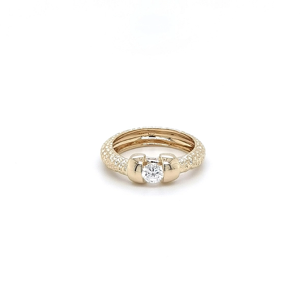 Nhẫn vàng đính đá zircon