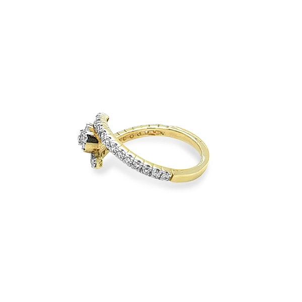 Nhẫn vàng đính đá zircon
