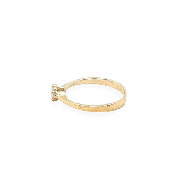 Nhẫn vàng đính đá zircon