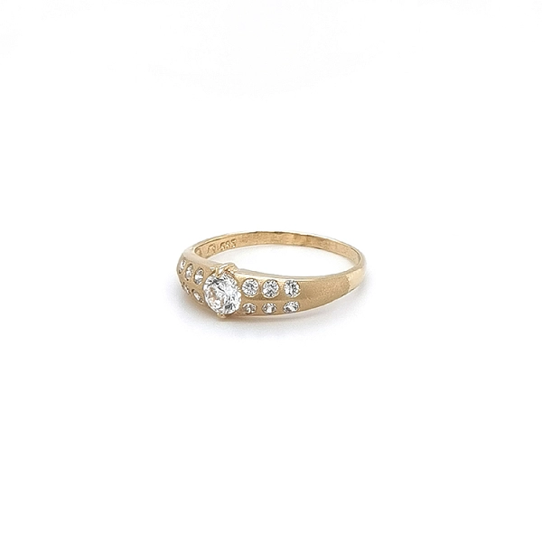 Nhẫn vàng đính đá zircon