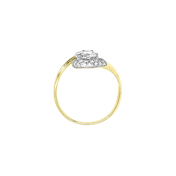 Nhẫn đính hôn bằng vàng với đá zircon