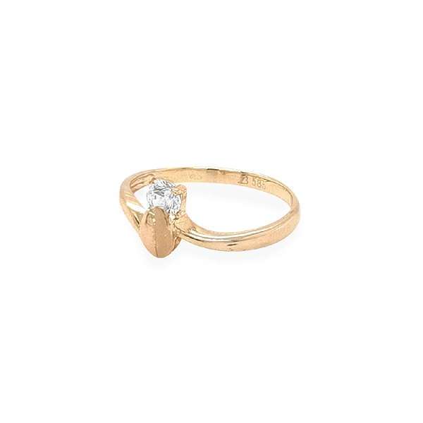 Nhẫn đính hôn bằng vàng với đá zircon