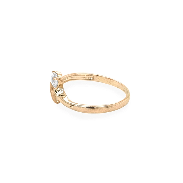 Nhẫn đính hôn bằng vàng với đá zircon