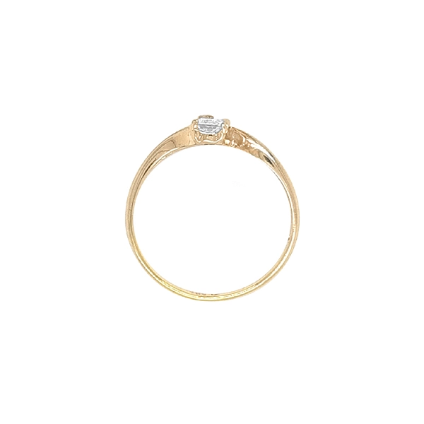 Nhẫn đính hôn bằng vàng với đá zircon