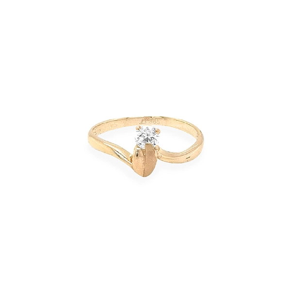 Nhẫn đính hôn bằng vàng với đá zircon