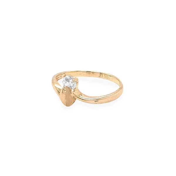Nhẫn đính hôn bằng vàng với đá zircon