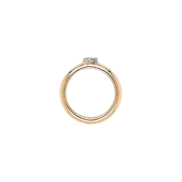 Nhẫn đính hôn bằng vàng với đá zircon
